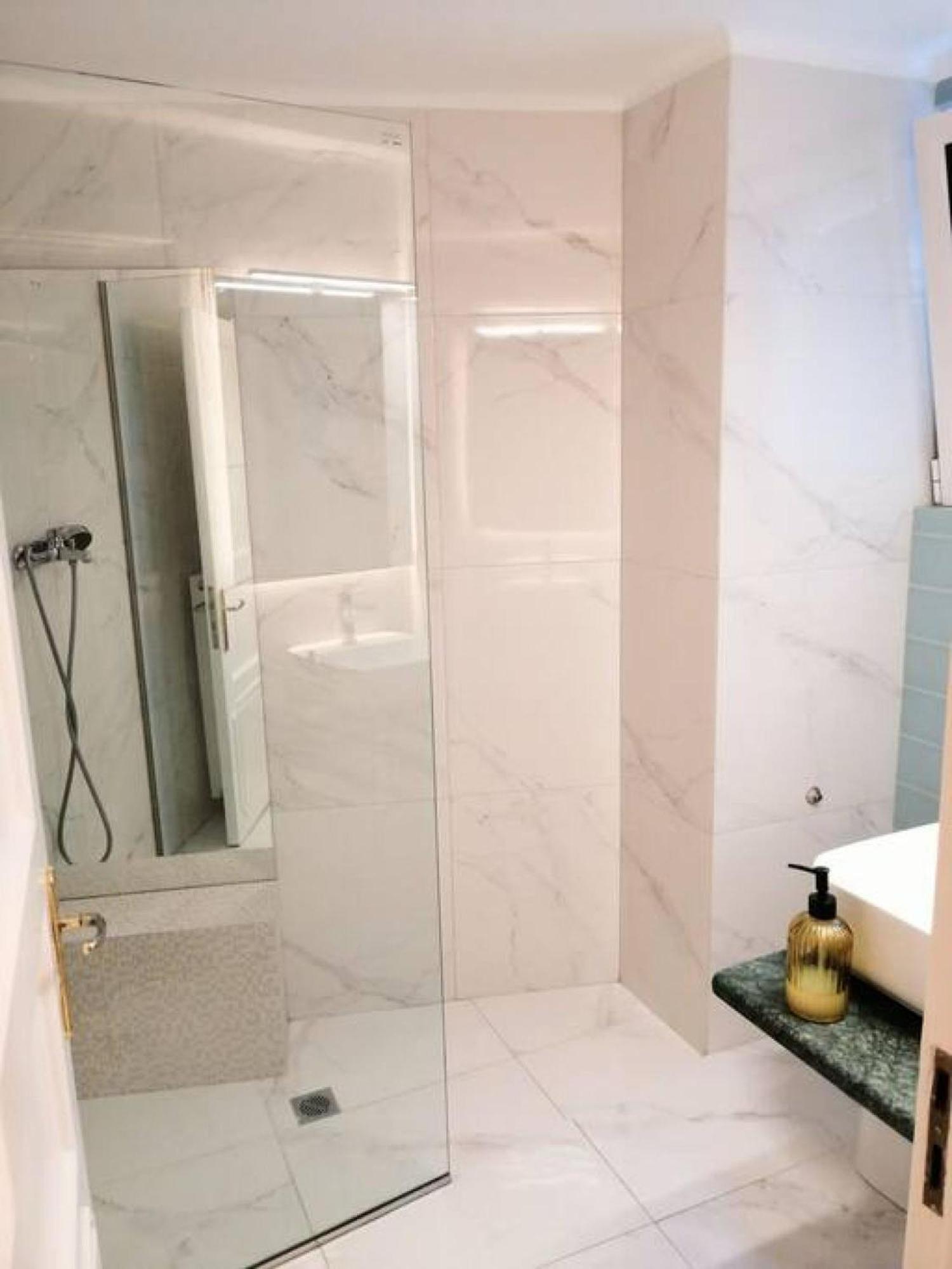 Elegant Apartment In Syntagma Square Афины Экстерьер фото
